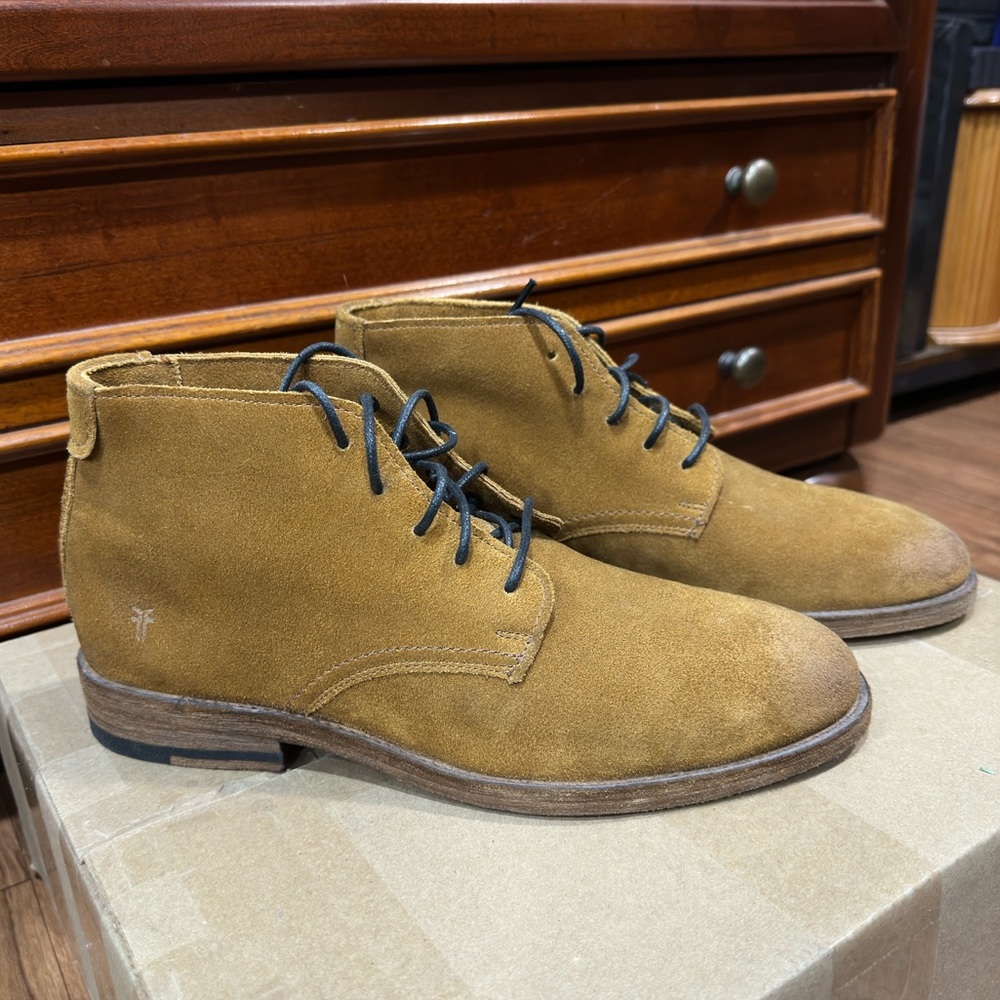 Frye suede chukka boots men size 7 US NEW NEVER WORN